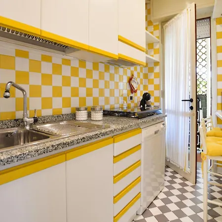 Apartment 3 Bedroom Gorgeous In Lido di Camaiore
