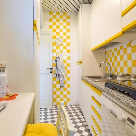 Apartment 3 Bedroom Gorgeous In *