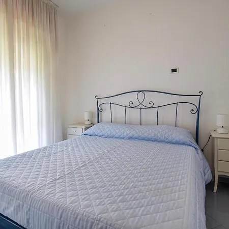 Apartment 3 Bedroom Gorgeous In
